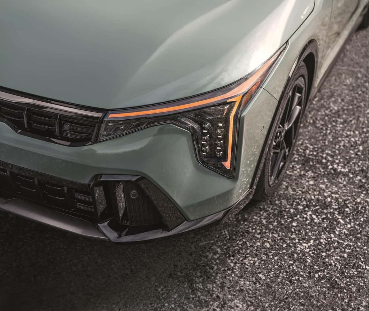 Close up of Kia K4 Hood