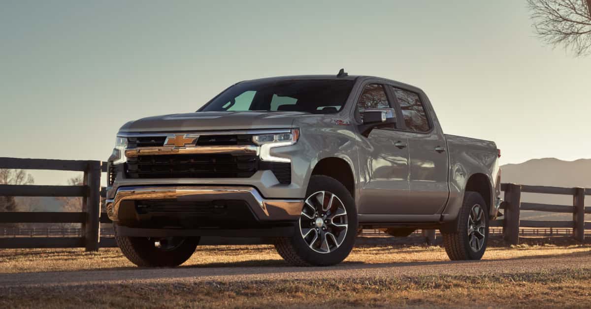 2025-Chevy-Silverado-1500-driving-in-the-country