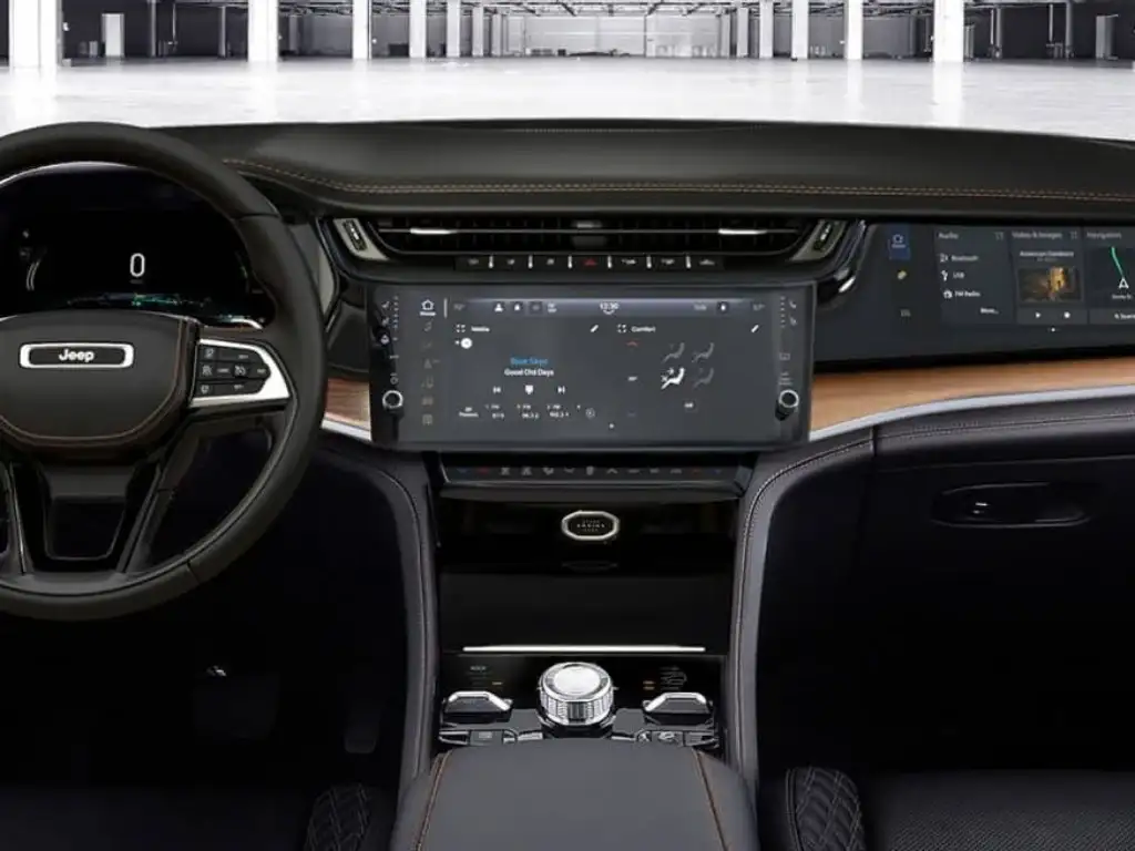 2026 Jeep Grand Cherokee Interior