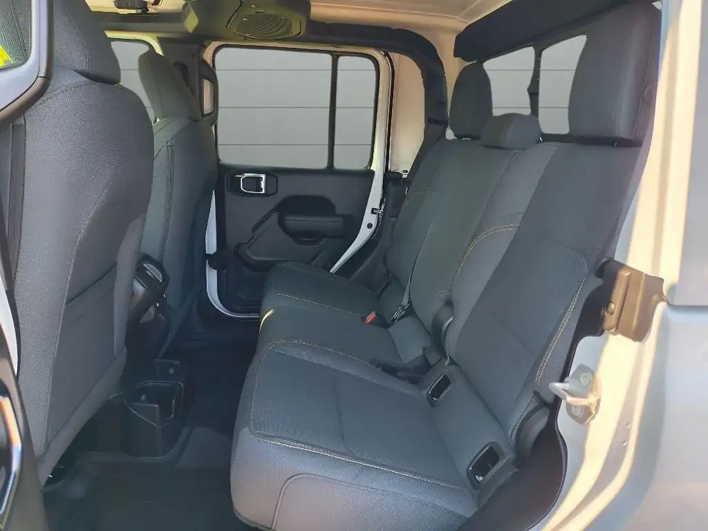 2026 Jeep Gladiator Interior