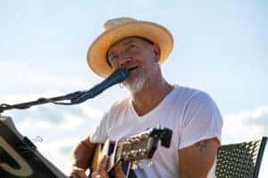 Man with a hat and guitar 