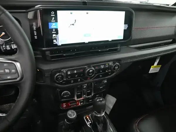2025-Jeep-Wrangler-Display