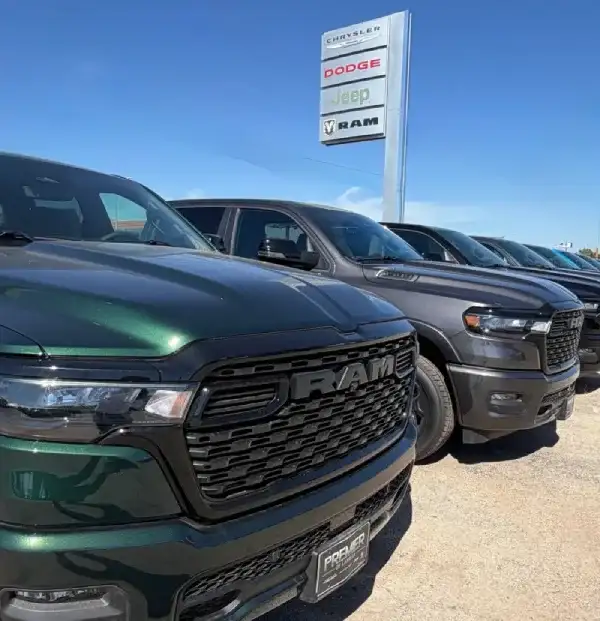 Premier Trucks Exterior