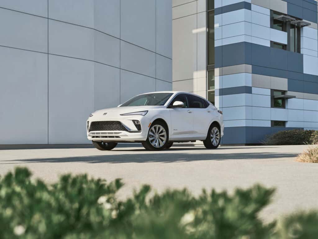 2025 Buick Envista Avenir – Front and Side View