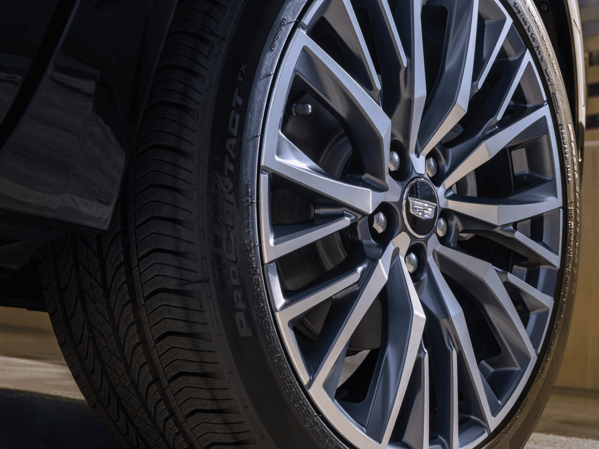 2025 Cadillac Escalade 24-inch Wheels – Linus Cadillac Vero Beach 2025 Cadillac Escalade with 24-inch black and polished wheels
