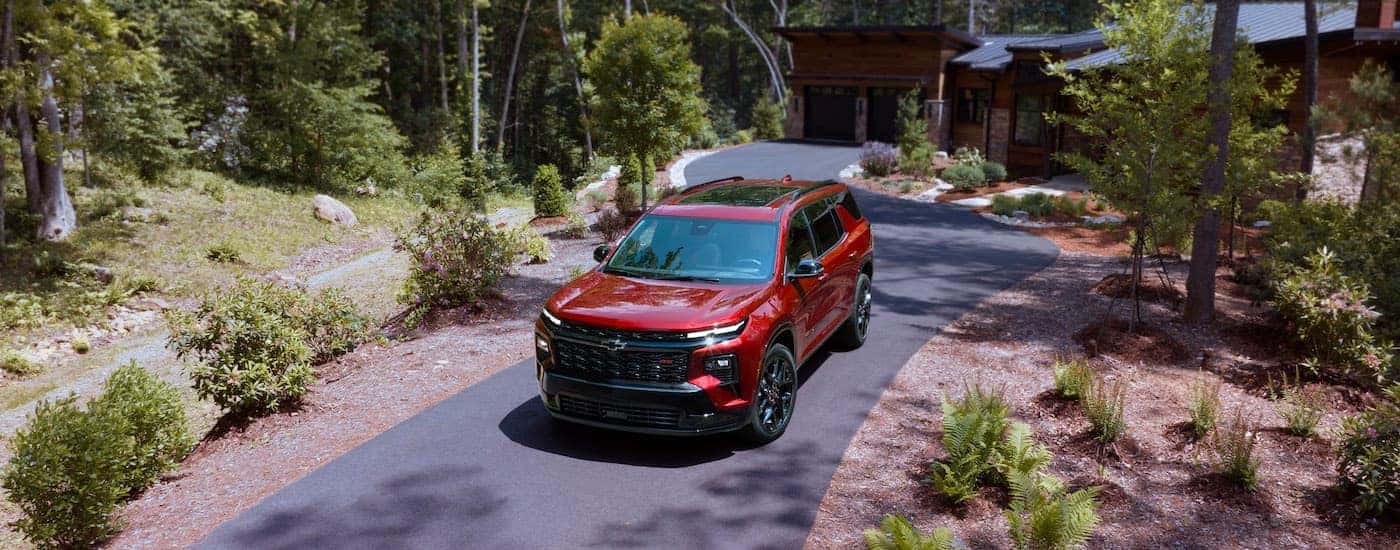 A red 2025 Chevy Traverse from the front.